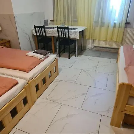 Vysehrad Nonstop 게스트하우스 3*